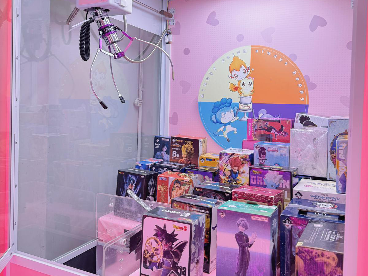 Monkey Claw (Open Soon) Our store offers a variety of selected products for you to choose from, including toys, dolls, and trendy boutiques.